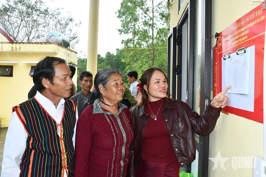 Cử tri Bru - Vân Kiều nơi biên giới Trường Sơn: Sẵn sàng cho ngày bầu cử sớm 